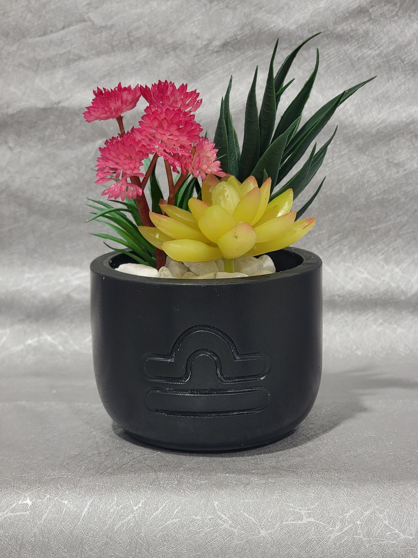 Libra Planter