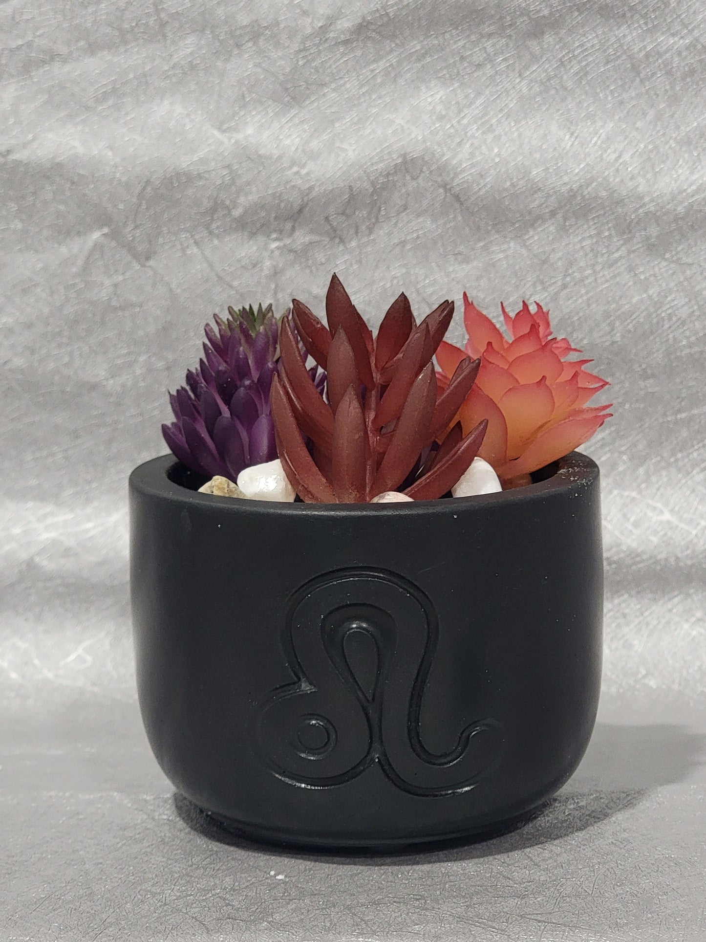 Leo Planter